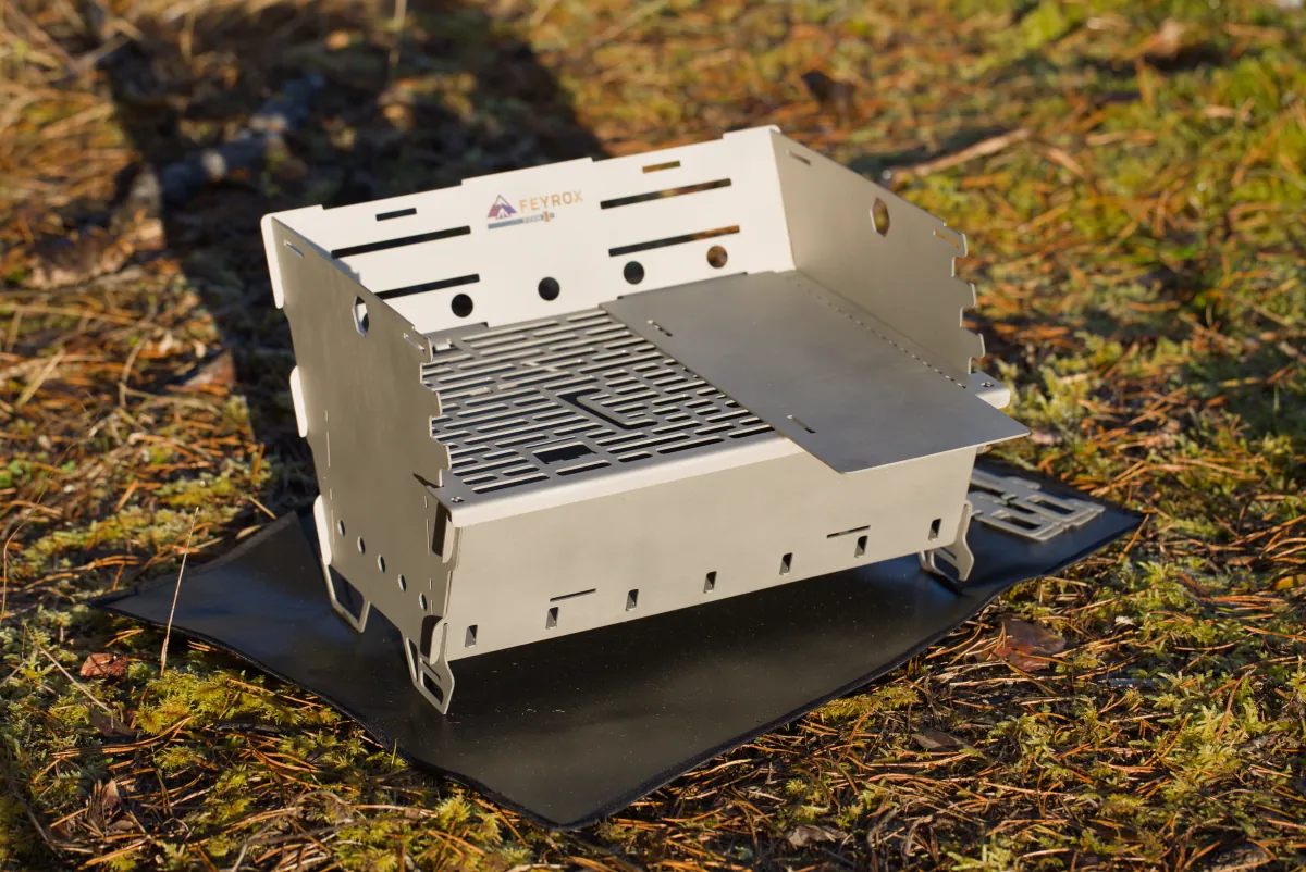 Hybrid mode: the titanium grate and plancha plate running side by side